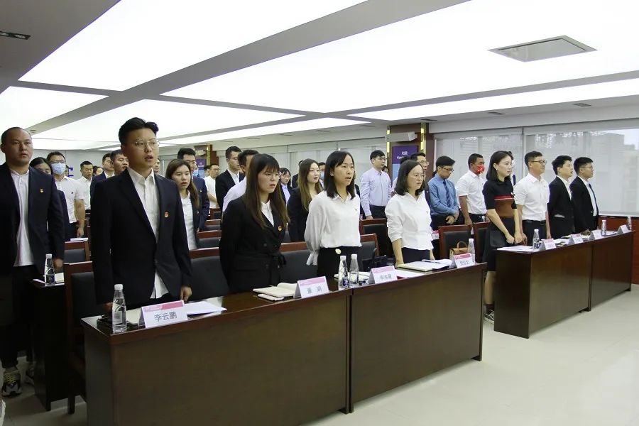 1667380885710065.jpg 团员青年奏唱国歌.jpg