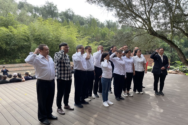 1698915565167985.jpg 重温入党誓词.jpg