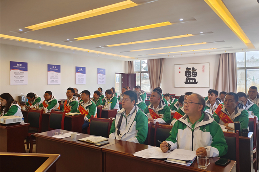 1702297505757711.jpg 会议现场.jpg