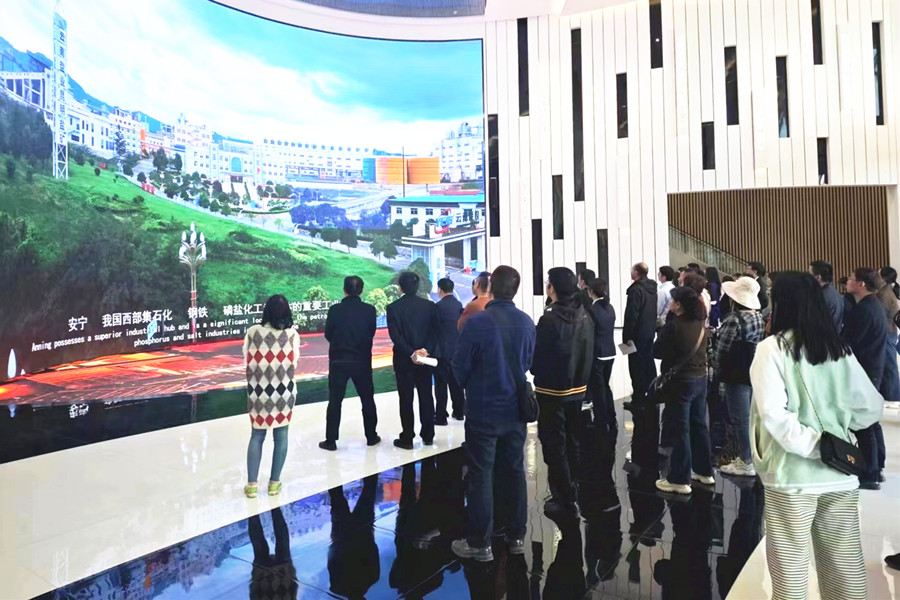 1709624106898262.jpg 3-参观安宁科技馆_副本.jpg