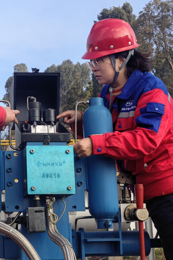 1709800386808294.jpg 9-天然气公司李丽仙_副本.jpg